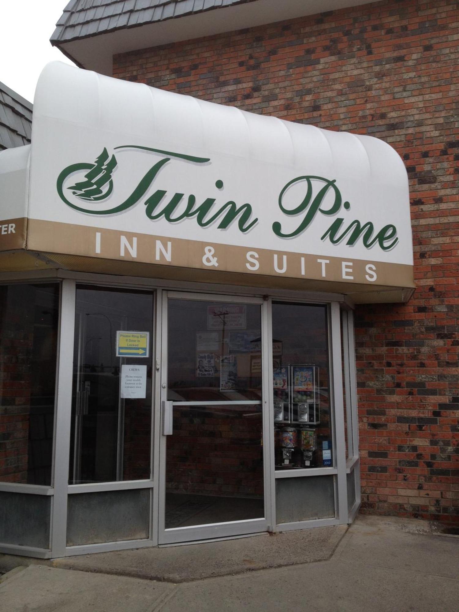 Twin Pine Inn & Suites Гінтон Екстер'єр фото